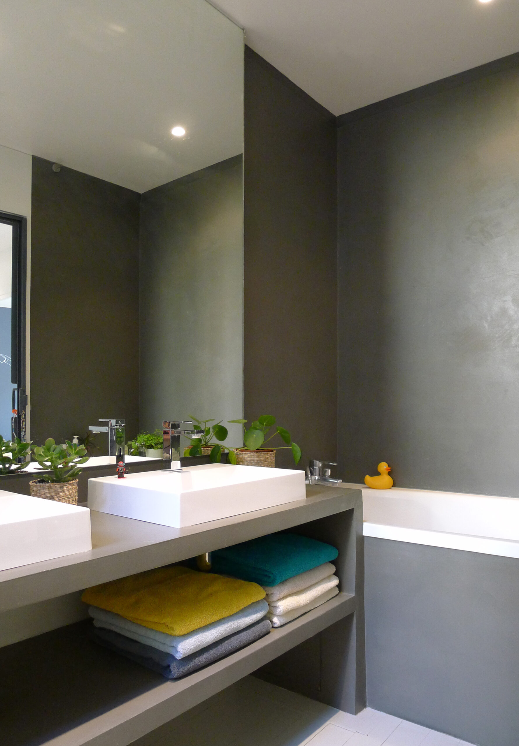 Rénovation maison Saint-Germain-en-Laye - salle de bain baignoire double vasque miroir