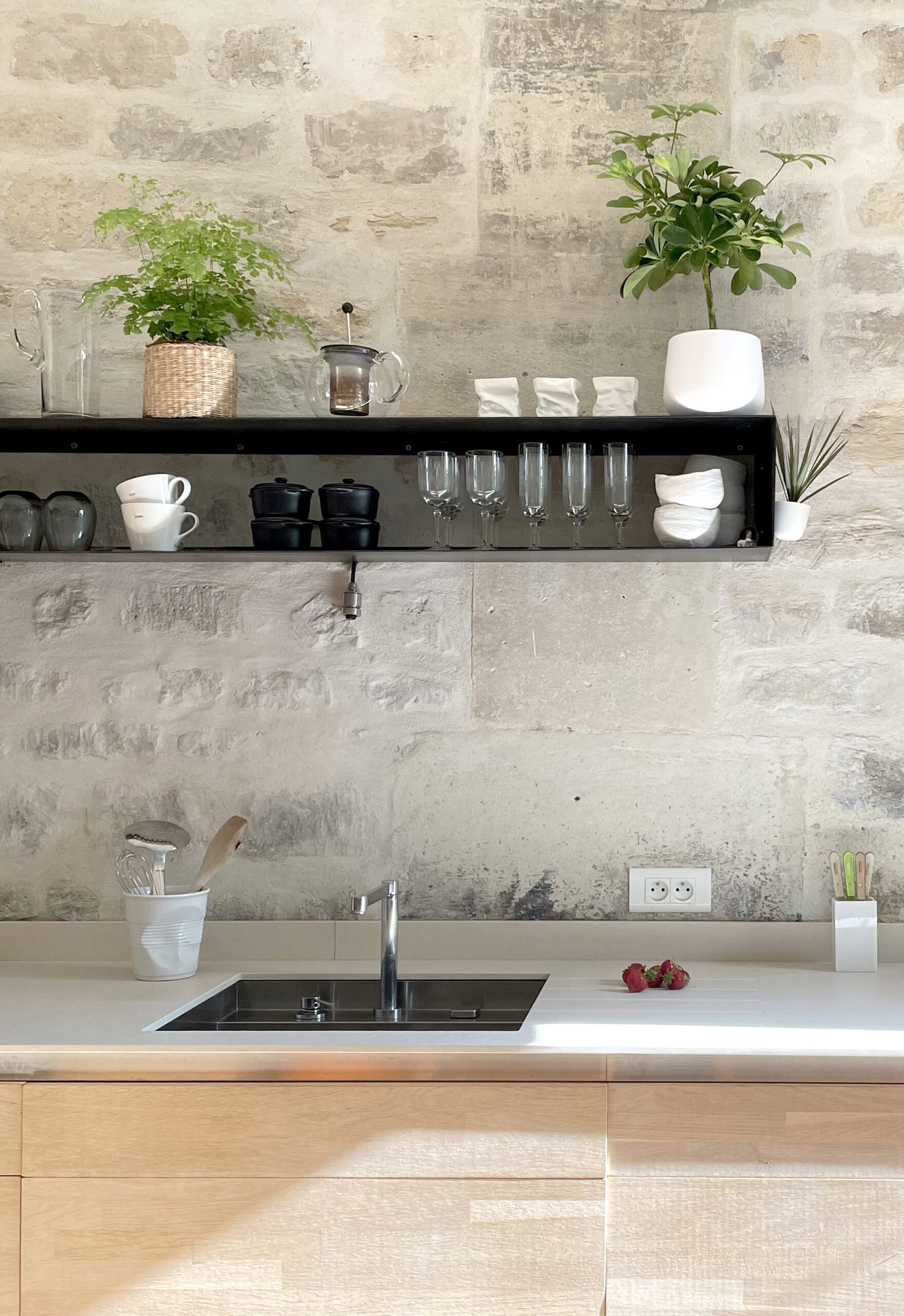 Rénovation maison Saint-Germain-en-Laye - cuisine pierre acier bois