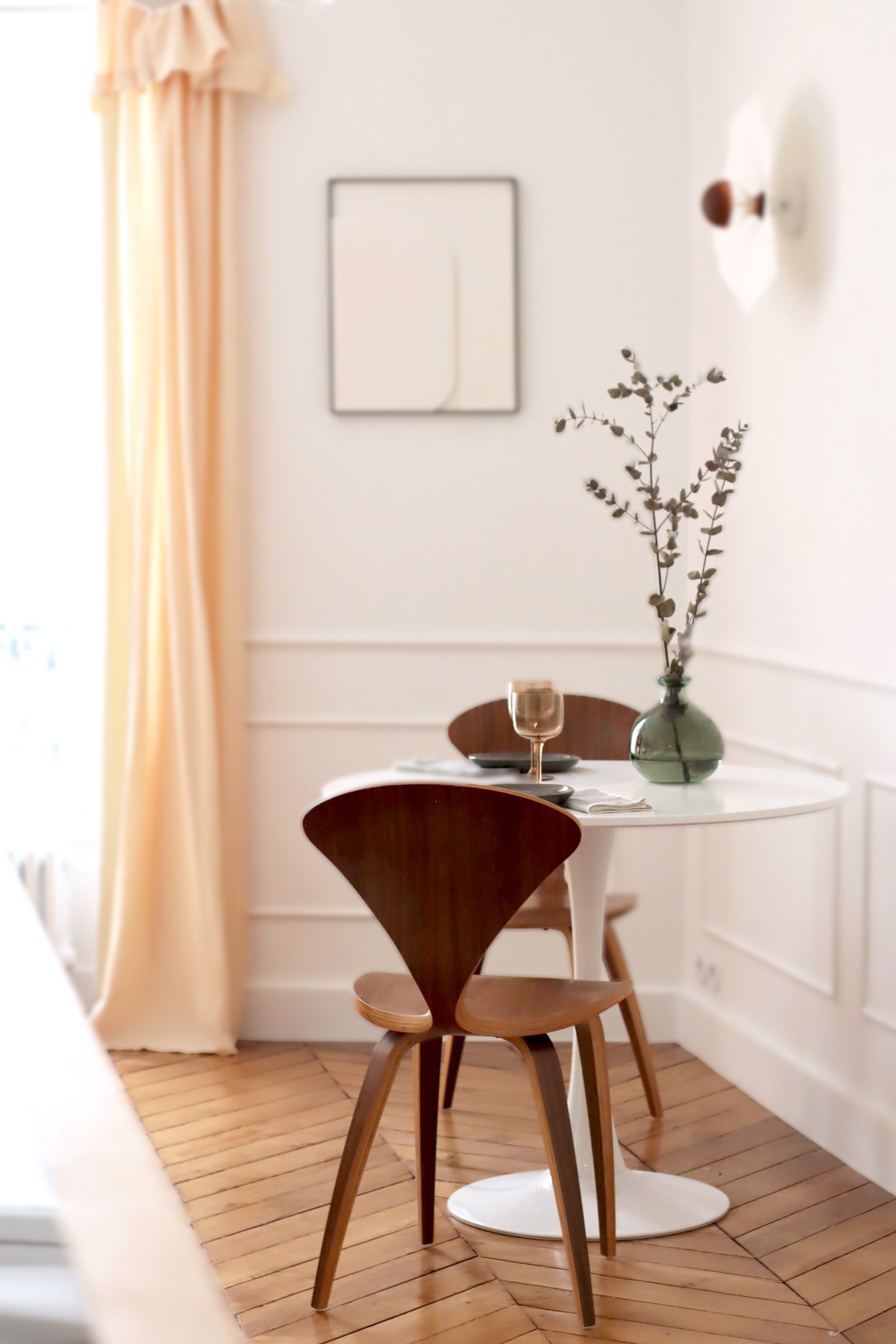 chaise norman cherner ; décoration haussmannien