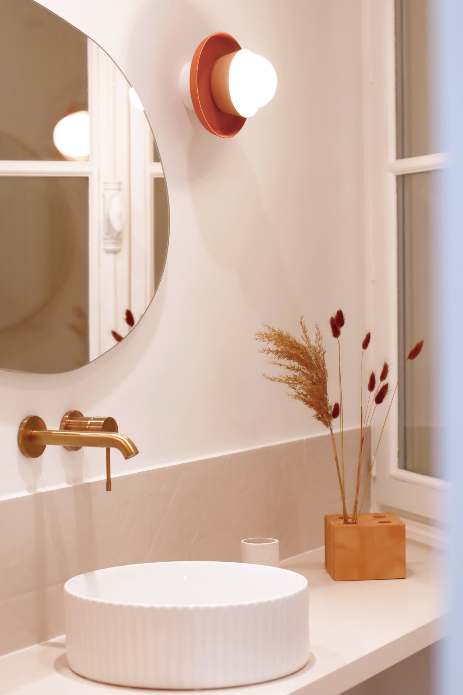 décoration salle de bain ; mitigeur cuivre ; mitigeur mural grohe