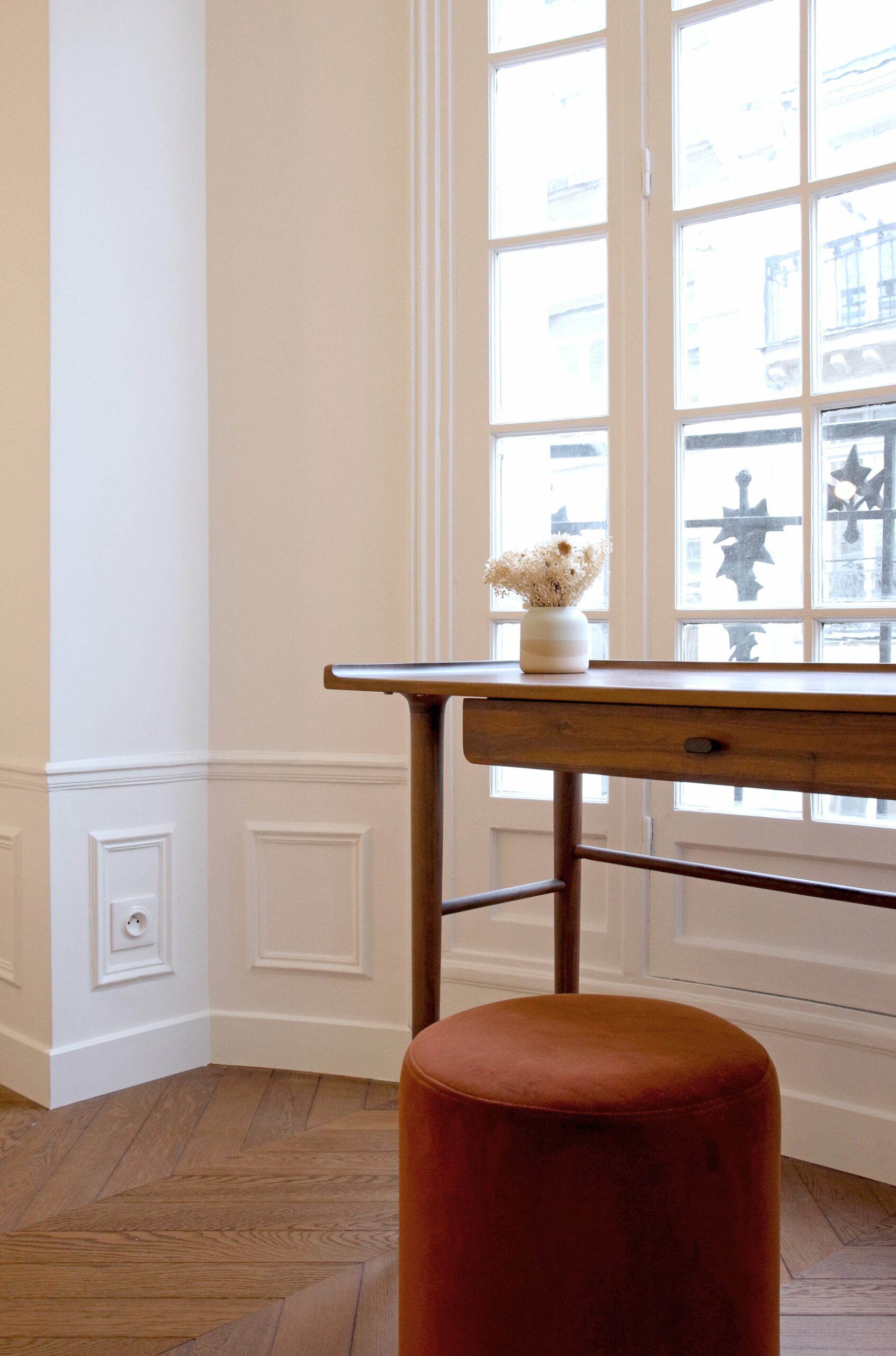 chambre_haussmannienne ; bureau_dans_chambre ; bureau_chic ; rénovation_appartement_haussmannien