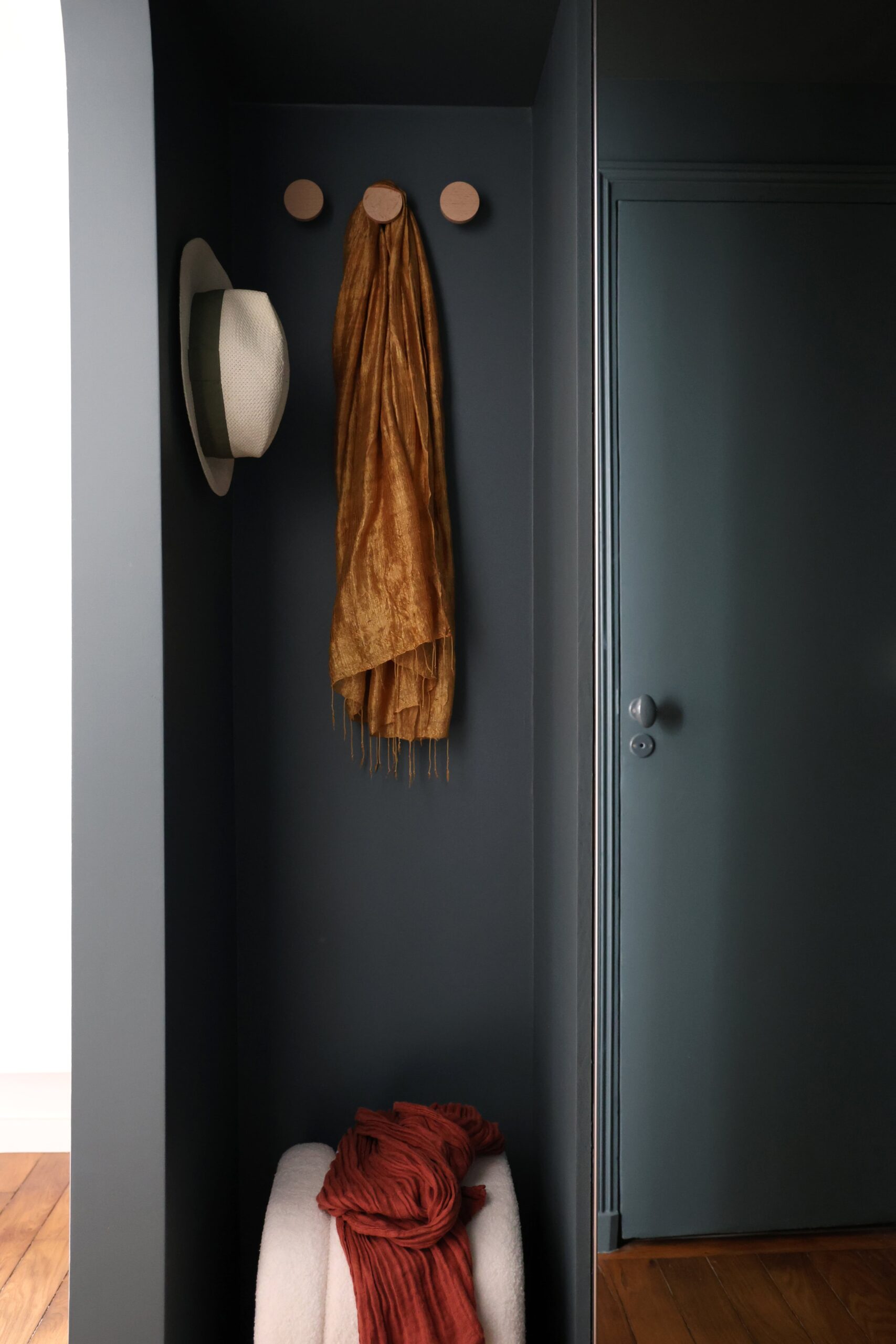entrée_bleue ; entrée_appartement ; entrée_appartement_couleur ; farrow_and_ball