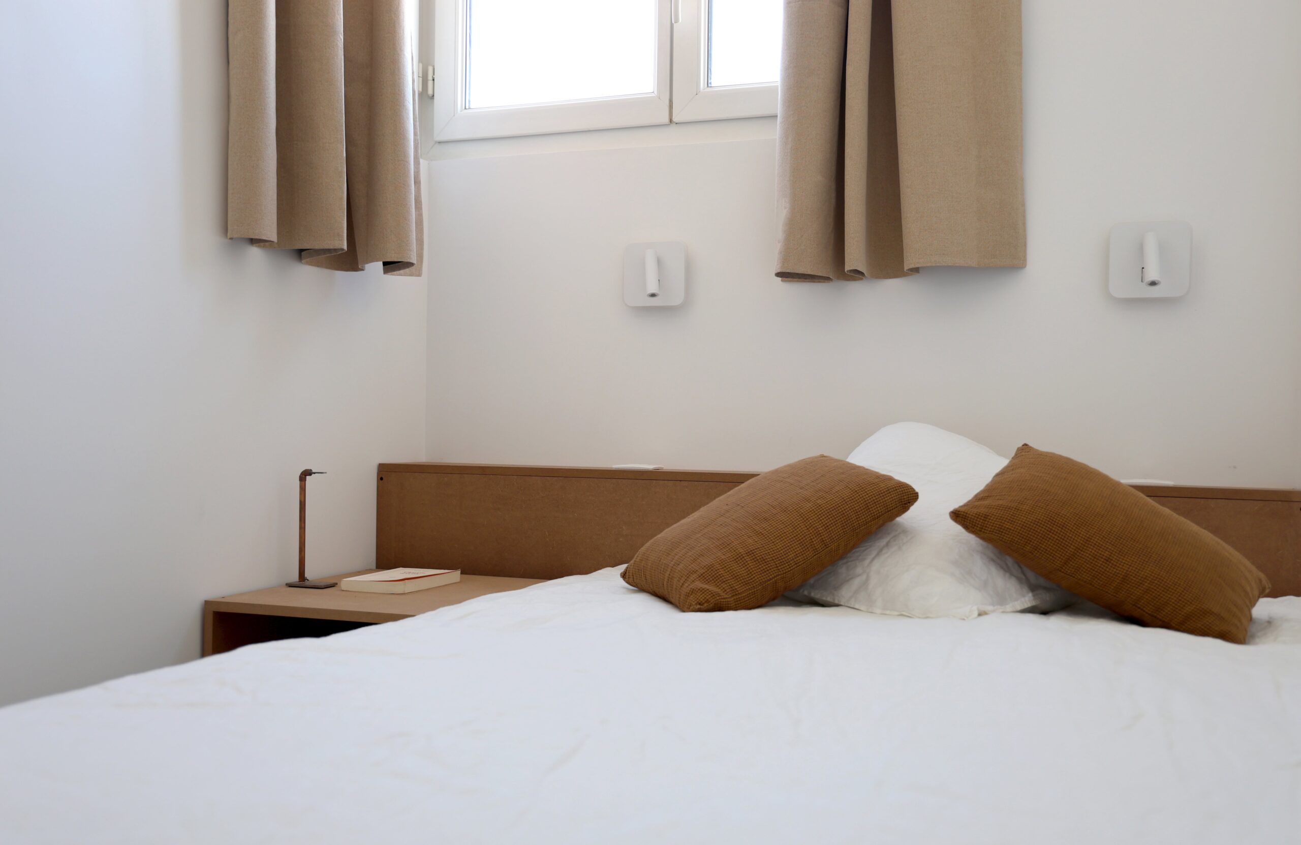 chambre blanc et bois